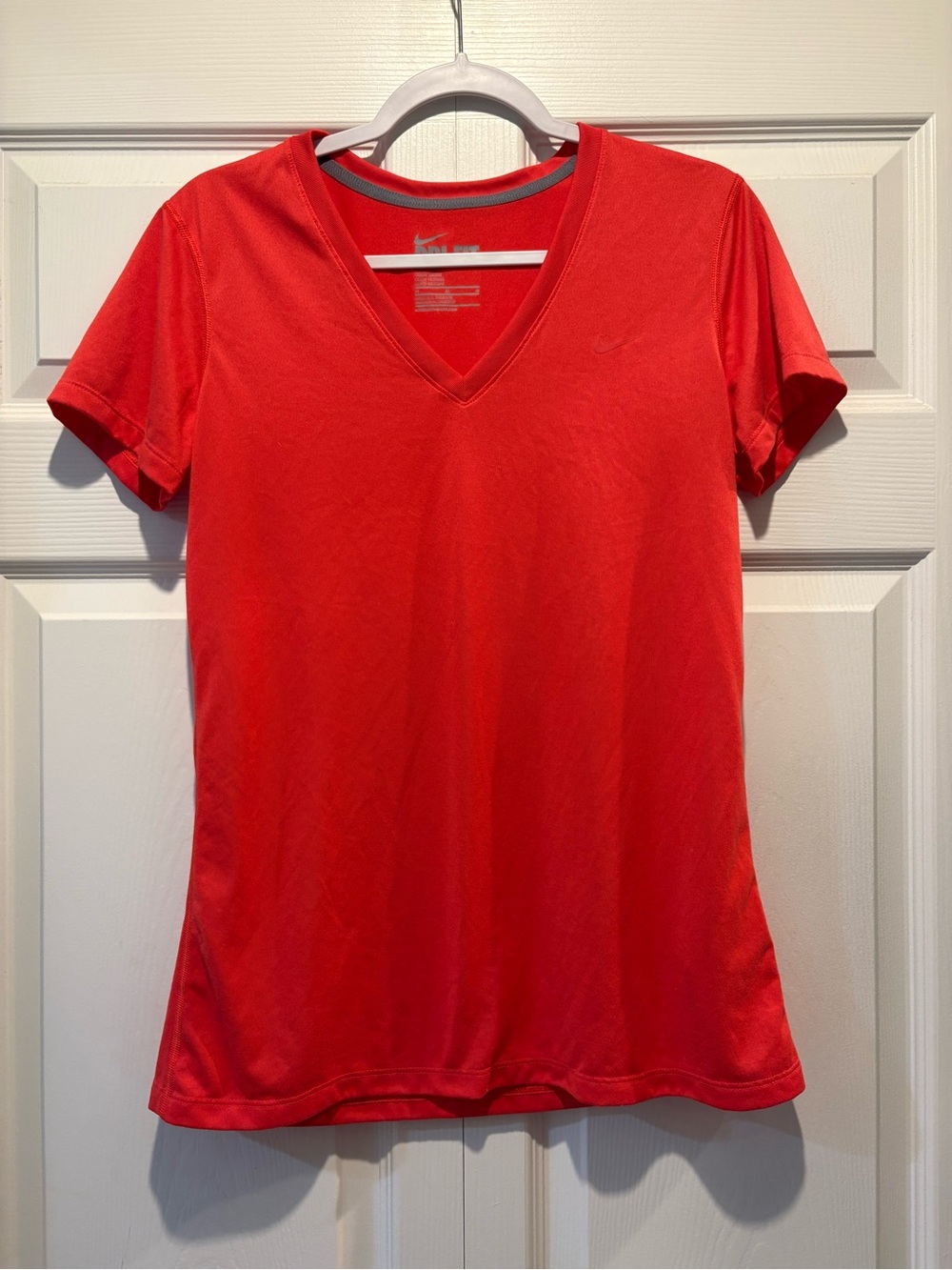 Nike women’s red orange dri-fit performance active gym v-neck t-shirt top sz M